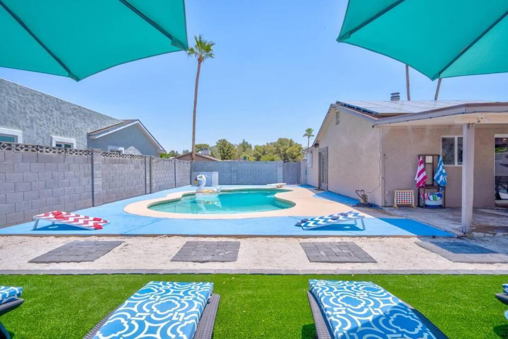 Fab Phx Getaway W/ Pool & Fire Pit Villa Phoenix Buitenkant foto