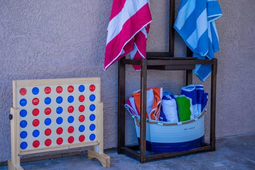Fab Phx Getaway W/ Pool & Fire Pit Villa Phoenix Buitenkant foto