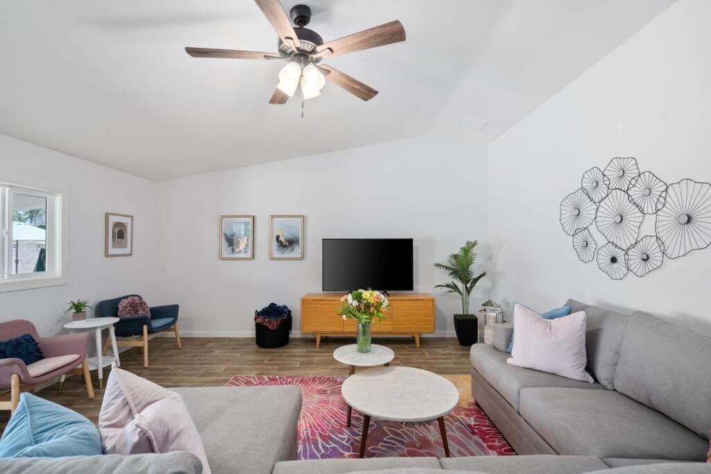 Fab Phx Getaway W/ Pool & Fire Pit Villa Phoenix Buitenkant foto