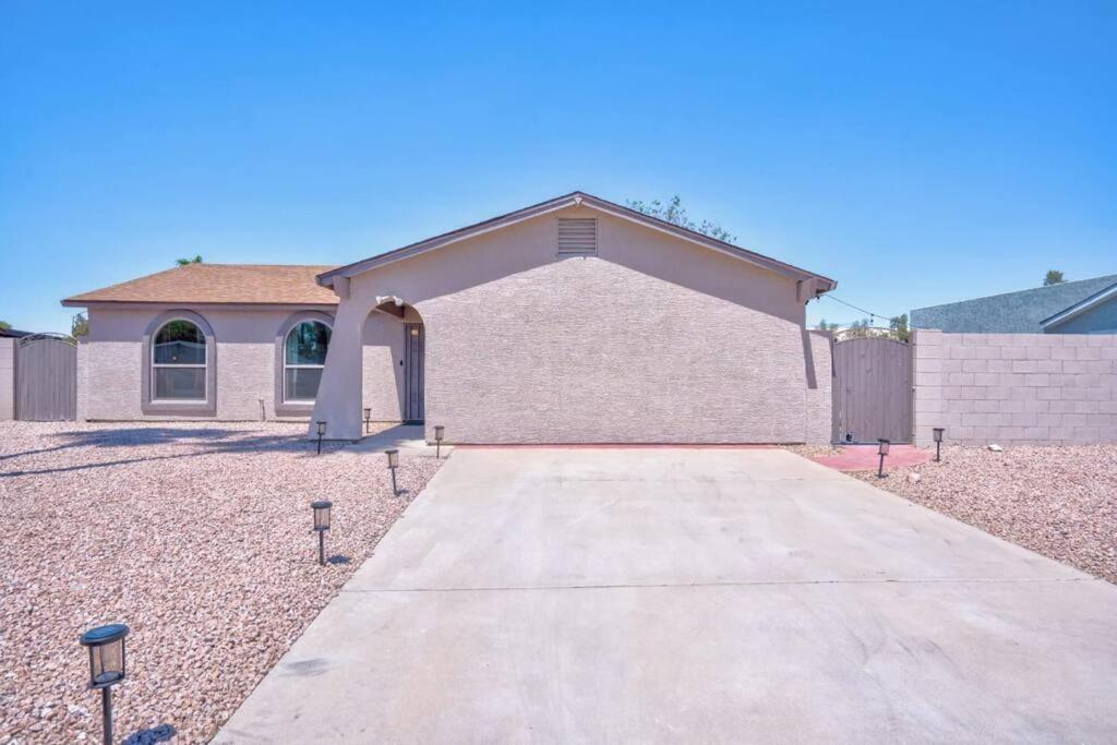 Fab Phx Getaway W/ Pool & Fire Pit Villa Phoenix Buitenkant foto