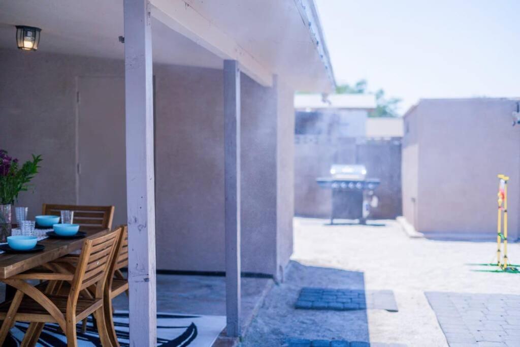 Fab Phx Getaway W/ Pool & Fire Pit Villa Phoenix Buitenkant foto