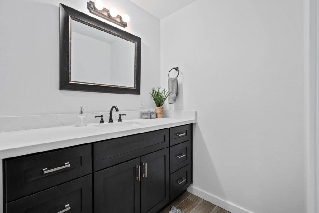 Fab Phx Getaway W/ Pool & Fire Pit Villa Phoenix Buitenkant foto