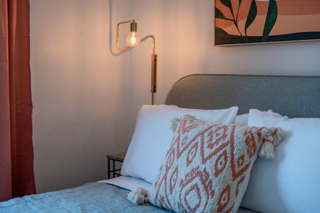 Fab Phx Getaway W/ Pool & Fire Pit Villa Phoenix Buitenkant foto