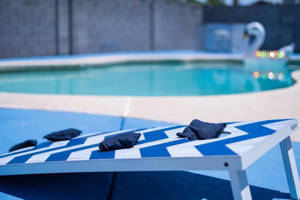 Fab Phx Getaway W/ Pool & Fire Pit Villa Phoenix Buitenkant foto