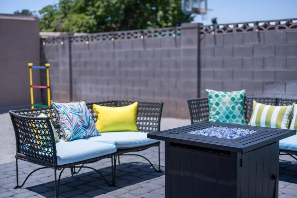 Fab Phx Getaway W/ Pool & Fire Pit Villa Phoenix Buitenkant foto