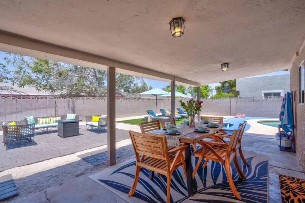 Fab Phx Getaway W/ Pool & Fire Pit Villa Phoenix Buitenkant foto