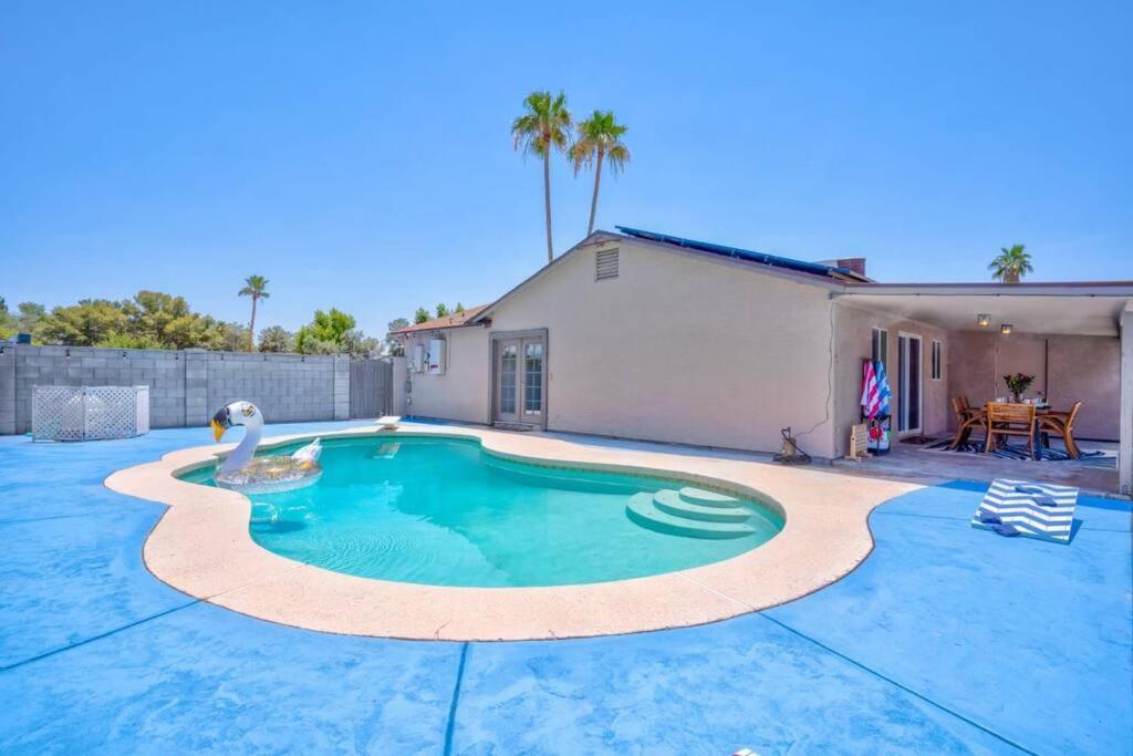 Fab Phx Getaway W/ Pool & Fire Pit Villa Phoenix Buitenkant foto