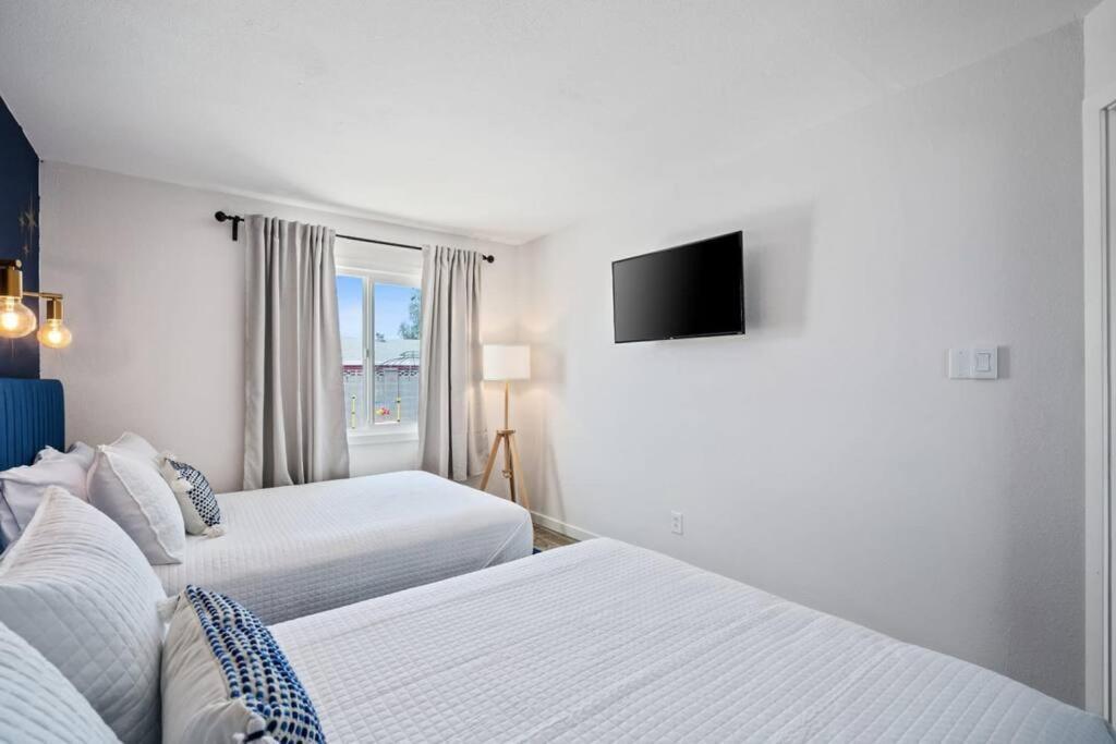 Fab Phx Getaway W/ Pool & Fire Pit Villa Phoenix Buitenkant foto
