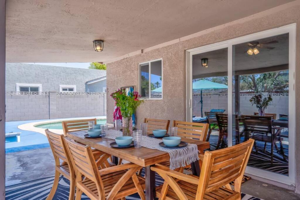 Fab Phx Getaway W/ Pool & Fire Pit Villa Phoenix Buitenkant foto