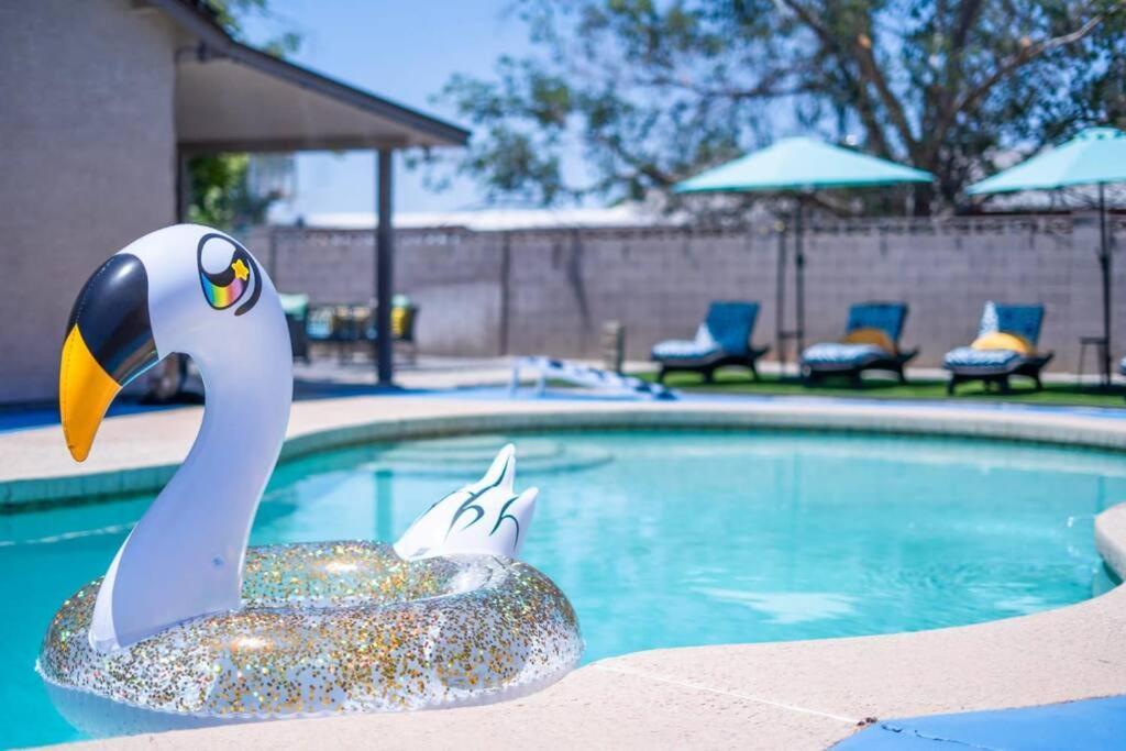 Fab Phx Getaway W/ Pool & Fire Pit Villa Phoenix Buitenkant foto