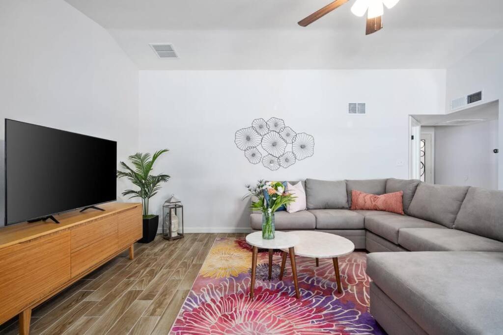Fab Phx Getaway W/ Pool & Fire Pit Villa Phoenix Buitenkant foto